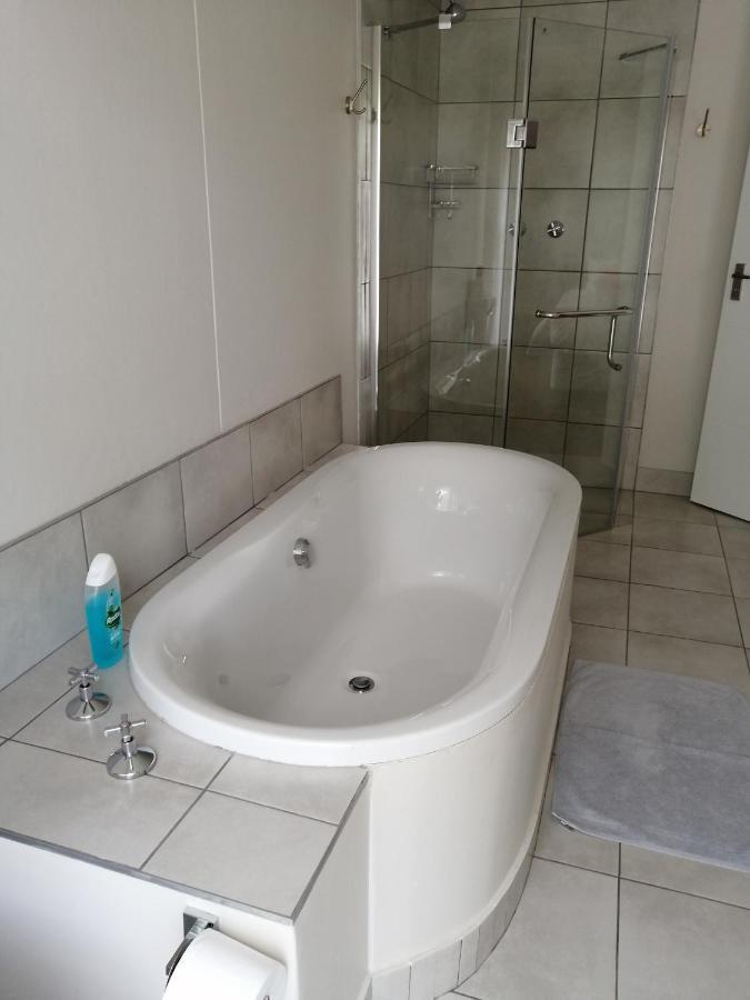Park Living Guesthouse Bloemfontein Exteriör bild